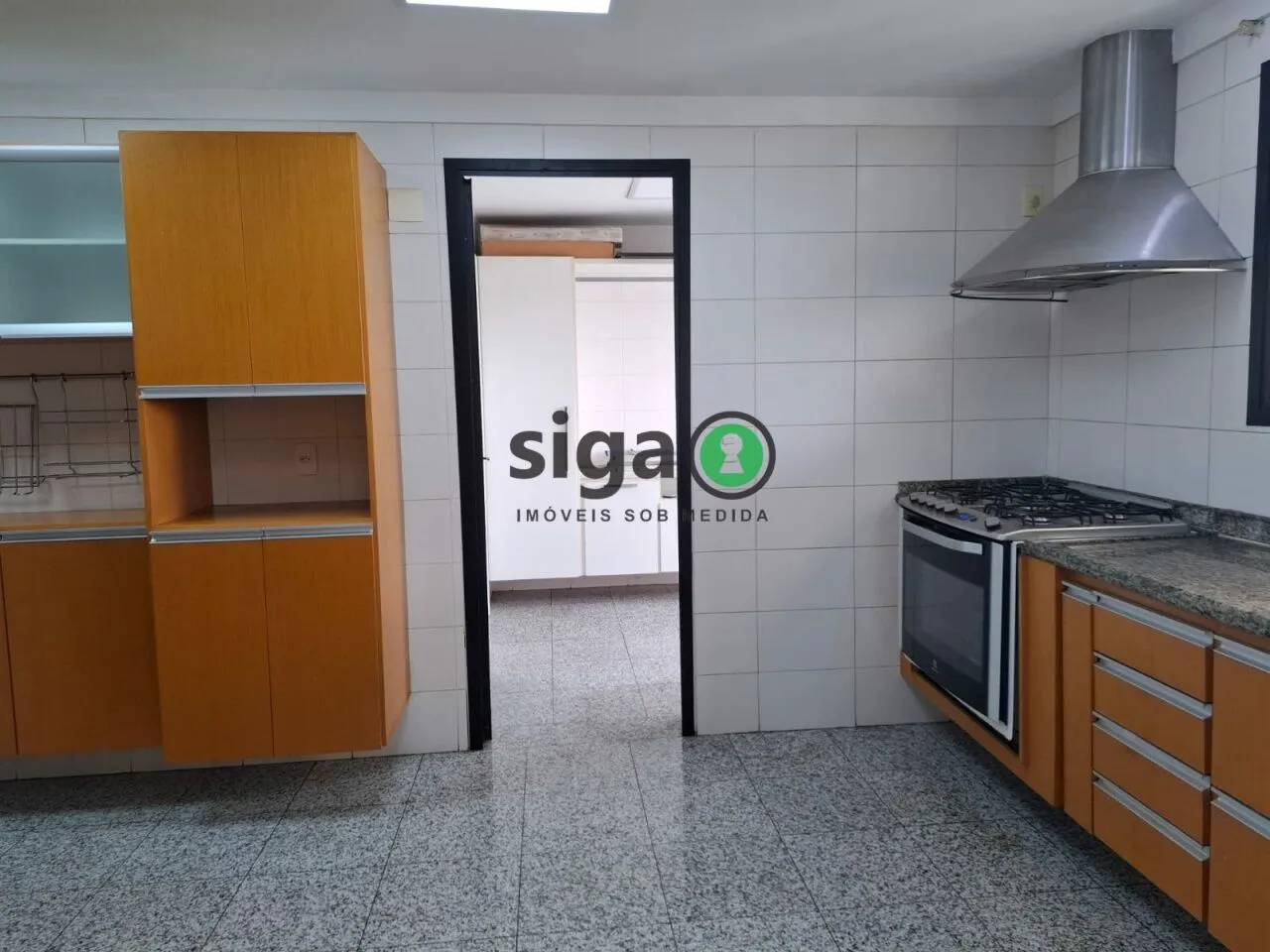 Imagem Apartamento disponível para locação - 400m²- 4 suítes - 5 vagas - Depósito privativo