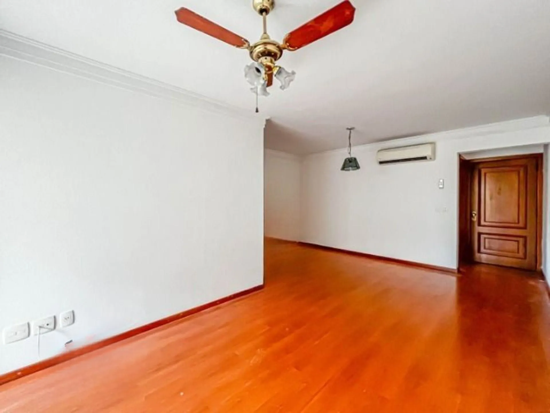 Imagem Apartamento de 3 quartos, suíte e 1 vaga de garagem no bairro Menino Deus em POA