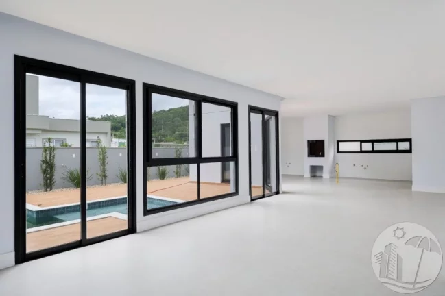 Imagem Linda casa no CALEDÔNIA em Camboriú com 1 Suíte Master + 3