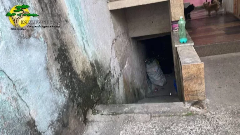Imagem TERRENO COM DUAS CASAS PARA VENDA - JD PERI -