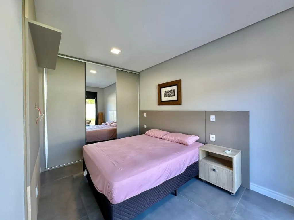 Imagem Casa em Condominio 4 Dormitórios - Bairro Capão Novo