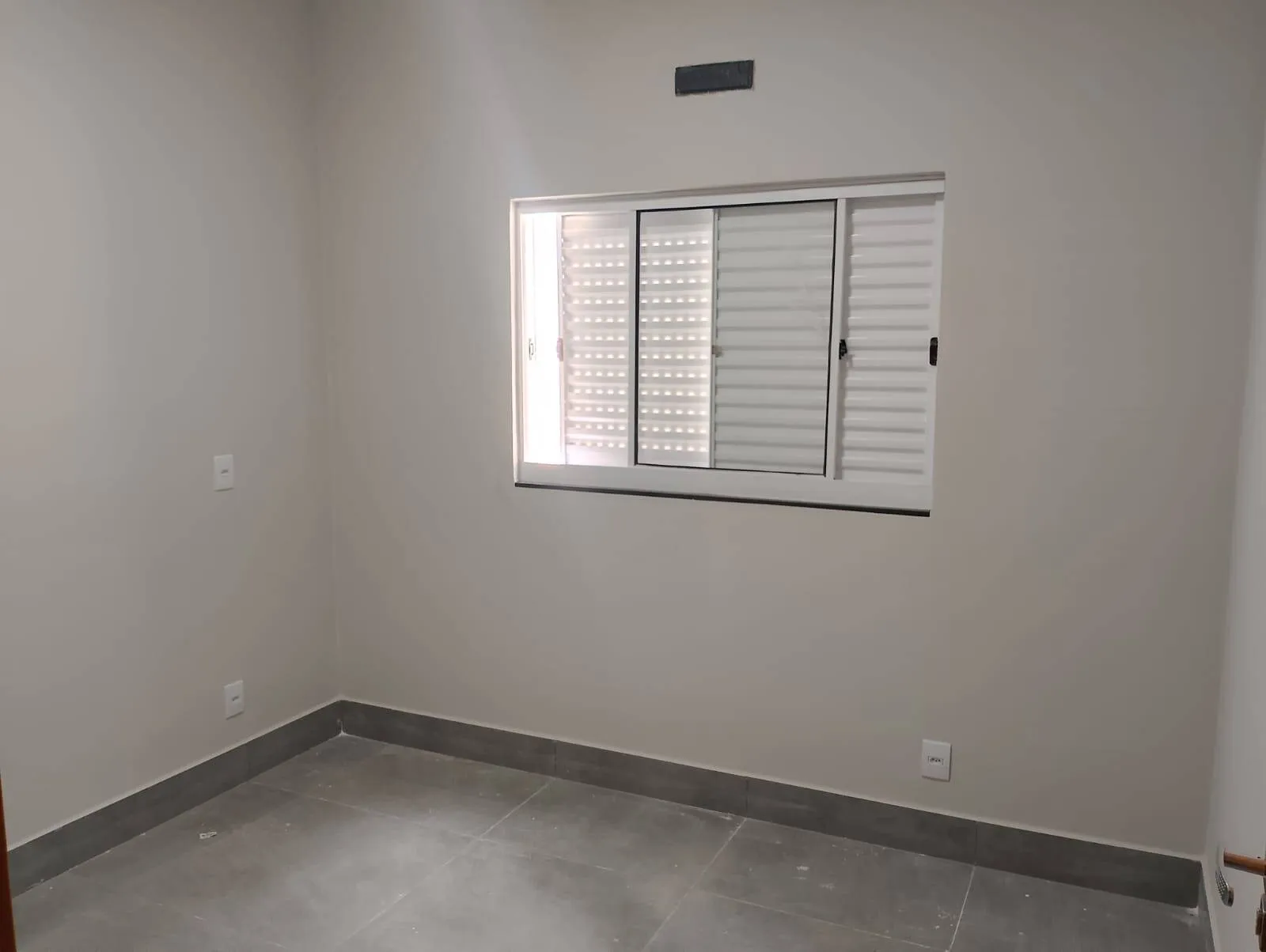 Imagem Casa 3 quartos sendo 1 suíte Condomínio São José Bairro Distrito Industrial