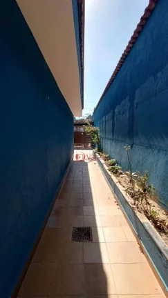 Imagem Casa com 65 metros quadrados, sala, cozinha, 2 quartos, 3 banheiros, 4 vagas de garagem , com edícula