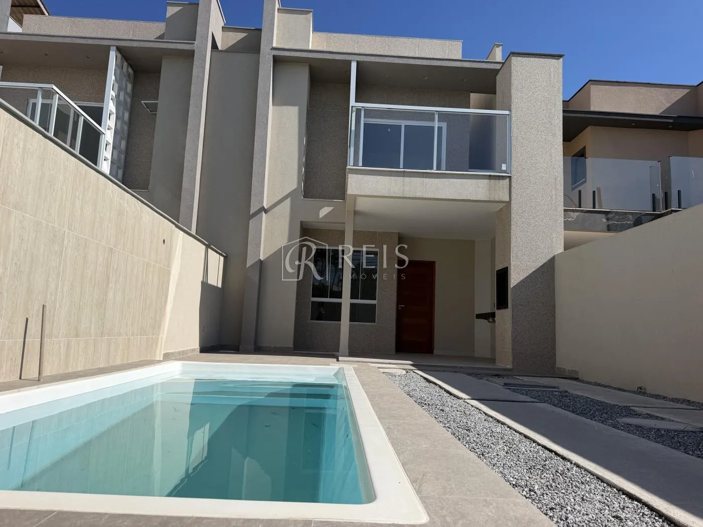 Imagem Casa para Venda em Rio das Ostras, Recreio, 4 dormitórios, 4 suítes, 6 banheiros, 2 vagas