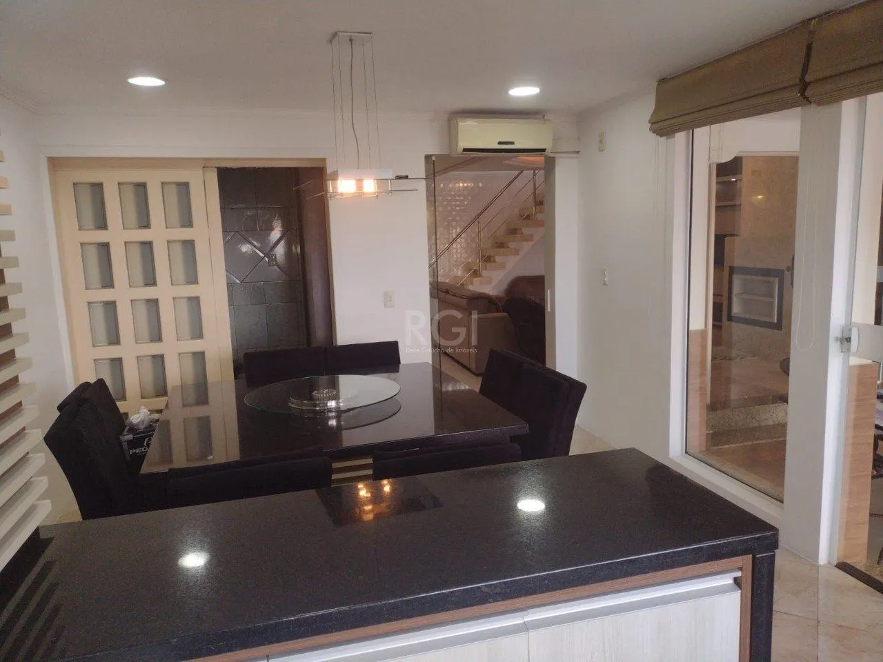 Imagem Casa sobrado mobiliado, 4 dormitórios, 1 suíte, 4 vagas de garagem, Bairro Bom Principio