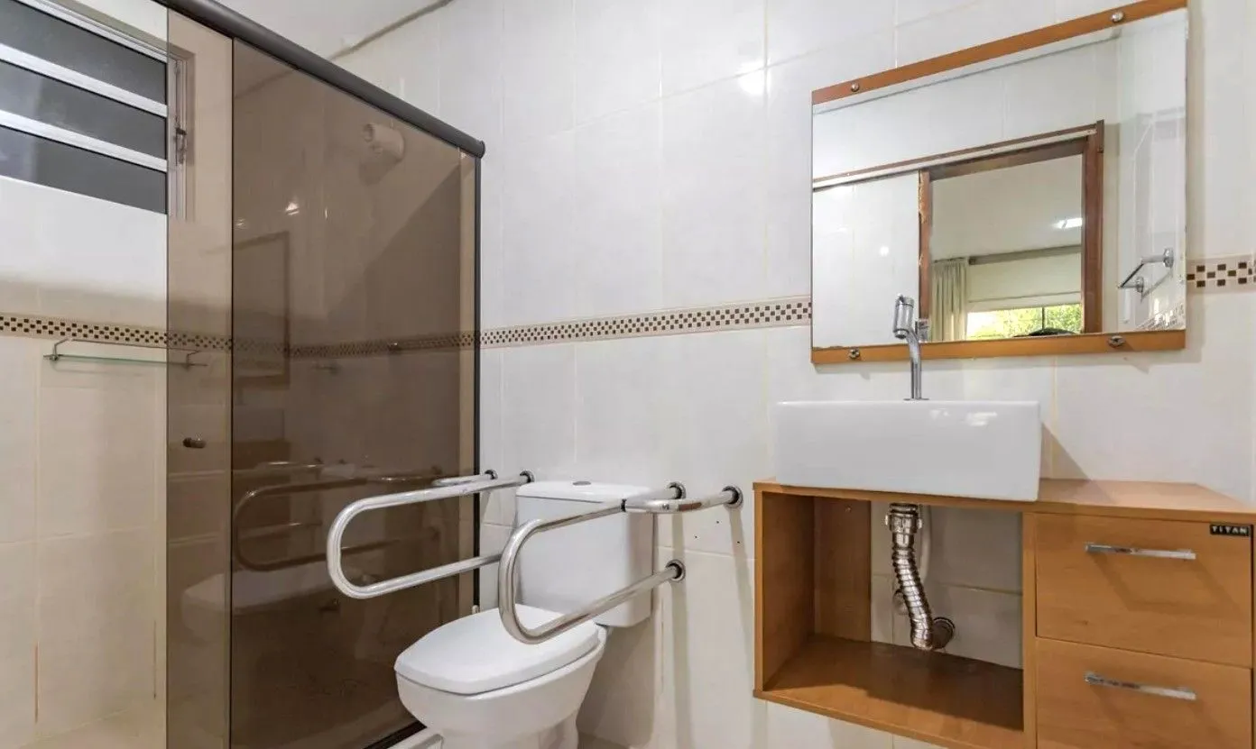 Imagem Casa no bairro Jardim Sabará de 4 dormitórios e 3 vagas DESOCUPADA