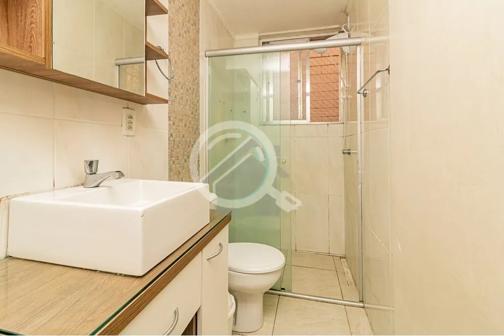 Imagem Descubra este encantador apartamento de 41m². Com dois dormitórios e piso de parquet, o imóvel of...