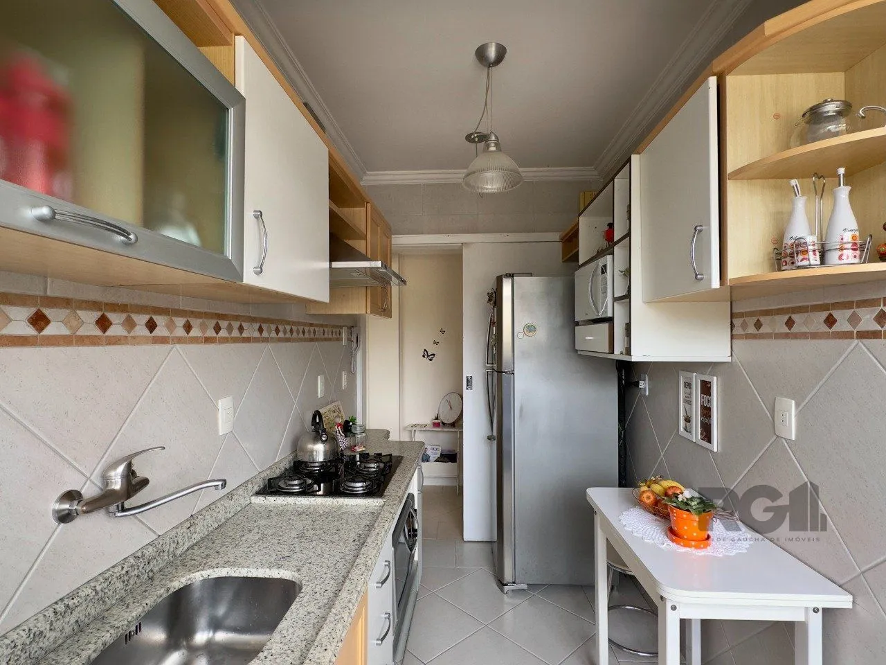 Imagem APARTAMENTO 2 DORMITÓRIOS, DE FRENTE, COM VAGA DE GARAGEM NO JARDIM BOTÂNICO