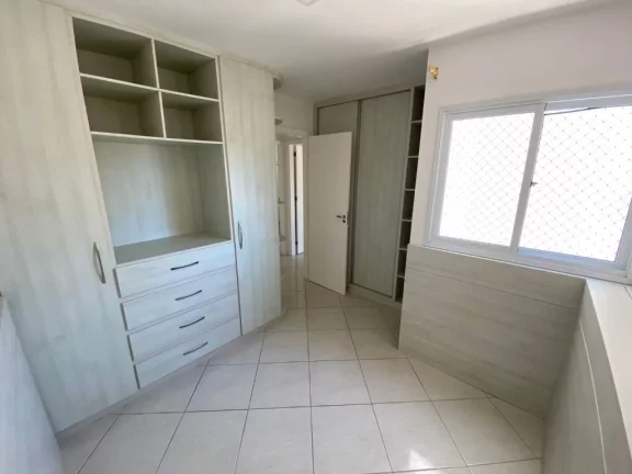 Imagem Belíssimo 3 quartos sendo uma suíte com varanda com vista para o mar em localização privilegiada da Praia do Morro