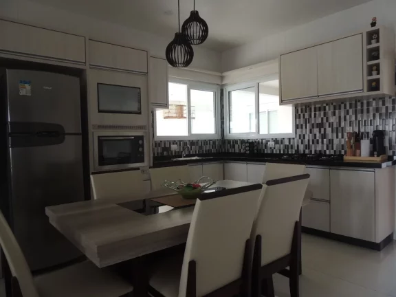 Imagem Casa de Alto Padrão à Venda no Bairro Areias de Palhocinha em Garopaba-SC