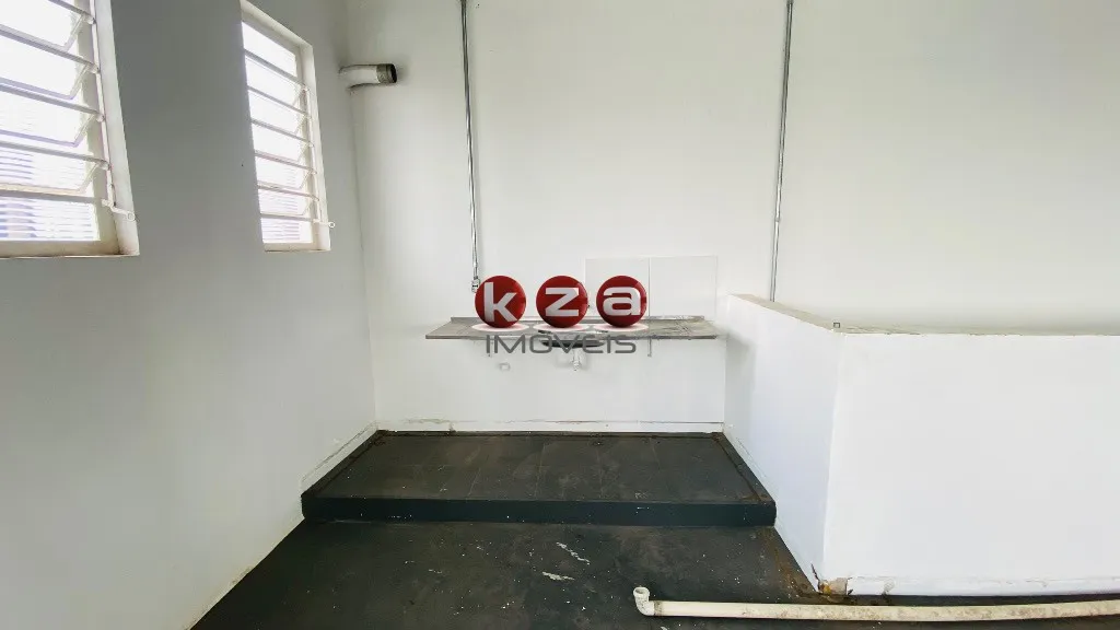 Imagem Barracão industrial para locação em Valinhos-SP, Bairro Nova Espírito Santo: 506m², 2 banheiros, 6 vagas de garagem!