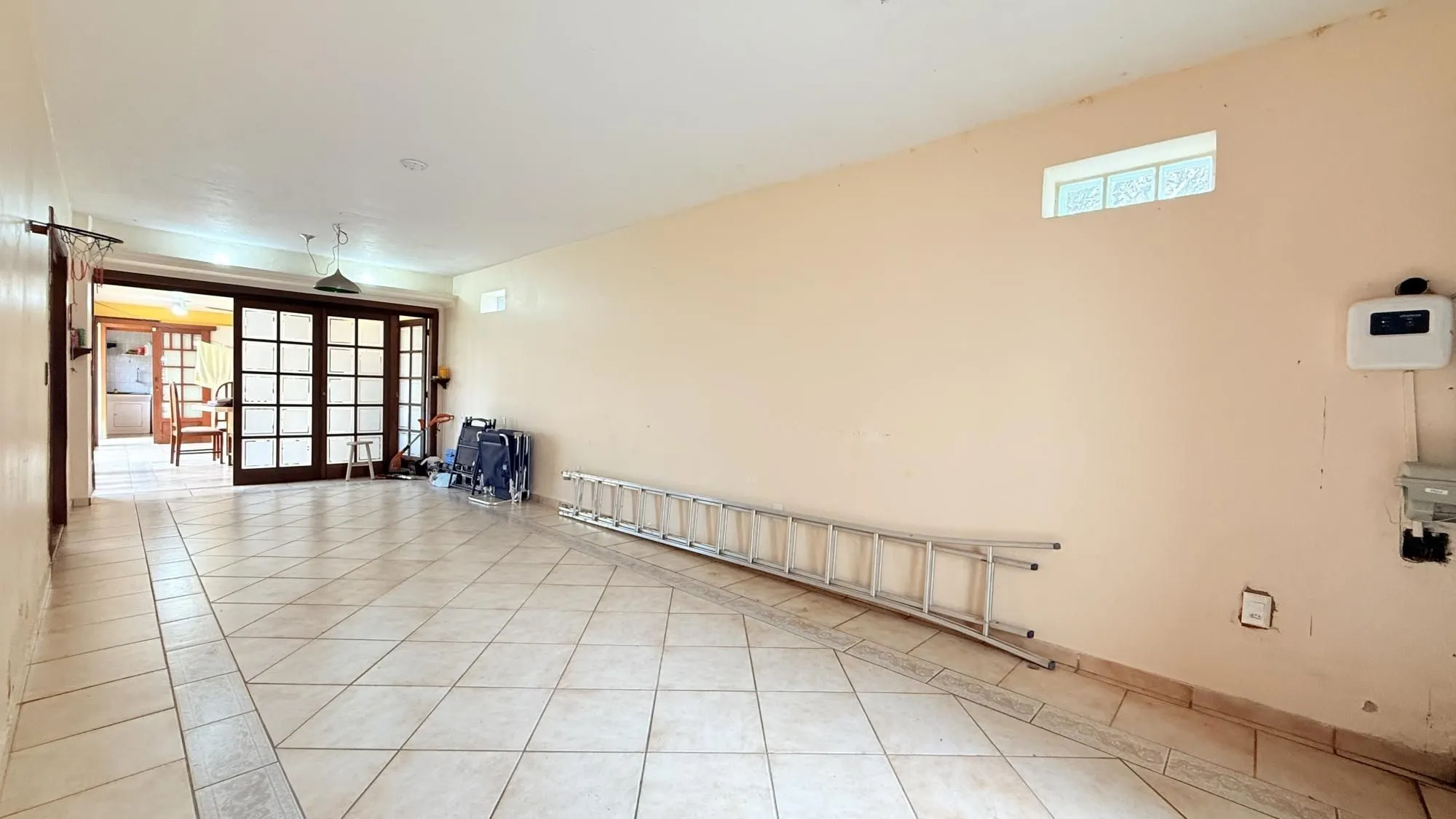 Imagem Casa para Venda - 260m², 4 dormitórios, sendo 1 suites, 4 vagas - Nonoai