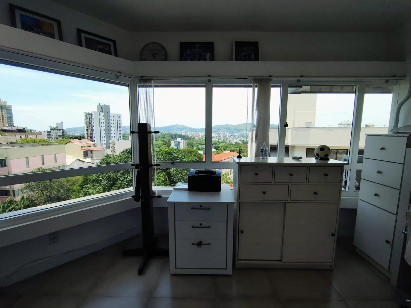 Imagem Sala ampla pois é ligada a outra ao lado do Colégio Santa Inês perto do Zaffari.