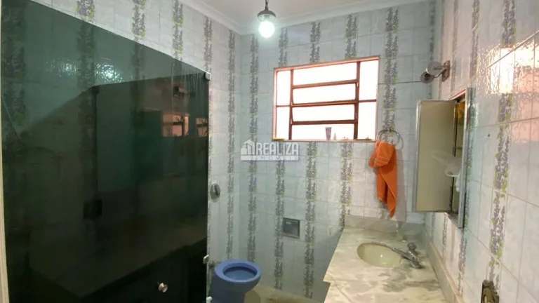 Imagem Casa com 3 dormitórios e suíte no bairro Fabrício em Uberaba