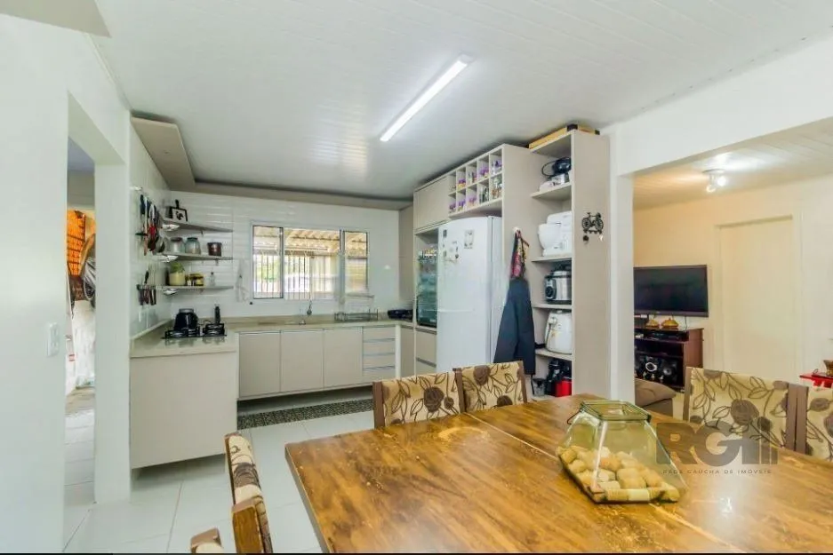 Imagem Casa com 3 quartos, no Bairro Ipanema - Porto Alegre/RS.