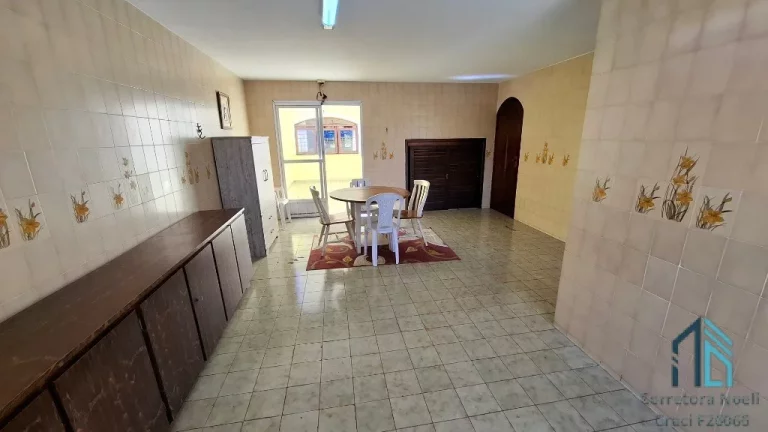Imagem Casa com amplo terreno, a venda 04 quartos c/suíte no Seminário em Curitiba PR