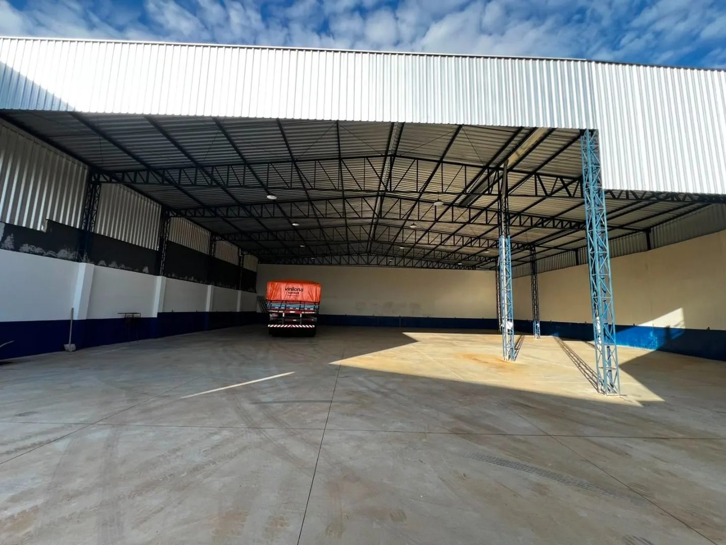 Imagem Galpão para alugar, 768 m² por R$ 6.500,00/mês - Planalto - Patos de Minas/MG