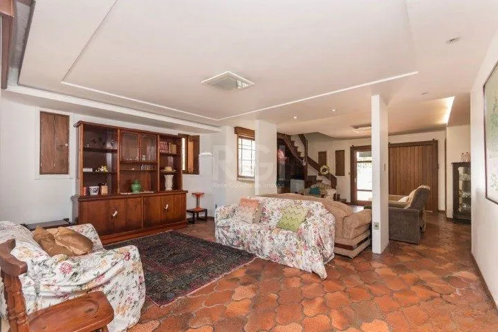 Imagem Casa para Venda - 247m², 4 dormitórios, sendo 1 suites, 5 vagas - Glória