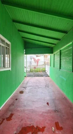 Imagem Casa de madeira, em Lages, Bairro São Luiz,esquina, dois quartos