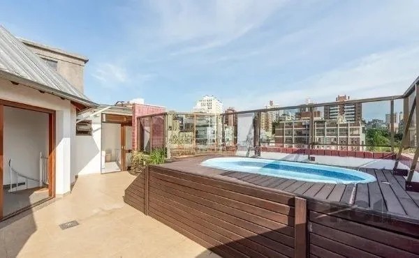 Imagem Cobertura no bairro Petrópolis de 2 dormitórios 2 vagas e piscina