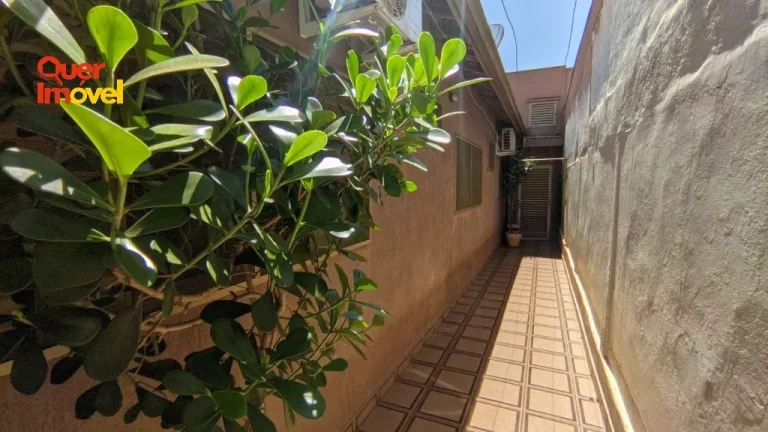 Imagem Casa no Jardim Independência: 4 quartos, 2 suítes, 3 salas, 2 vagas, 215m². Imperdível em Ribeirão Preto-SP! Acesse Quer Imóvel Negócios Imobiliários.