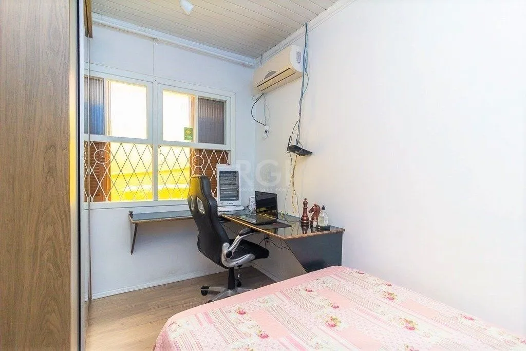 Imagem Casa para Venda - 148m², 2 dormitórios, 1 vaga - Partenon