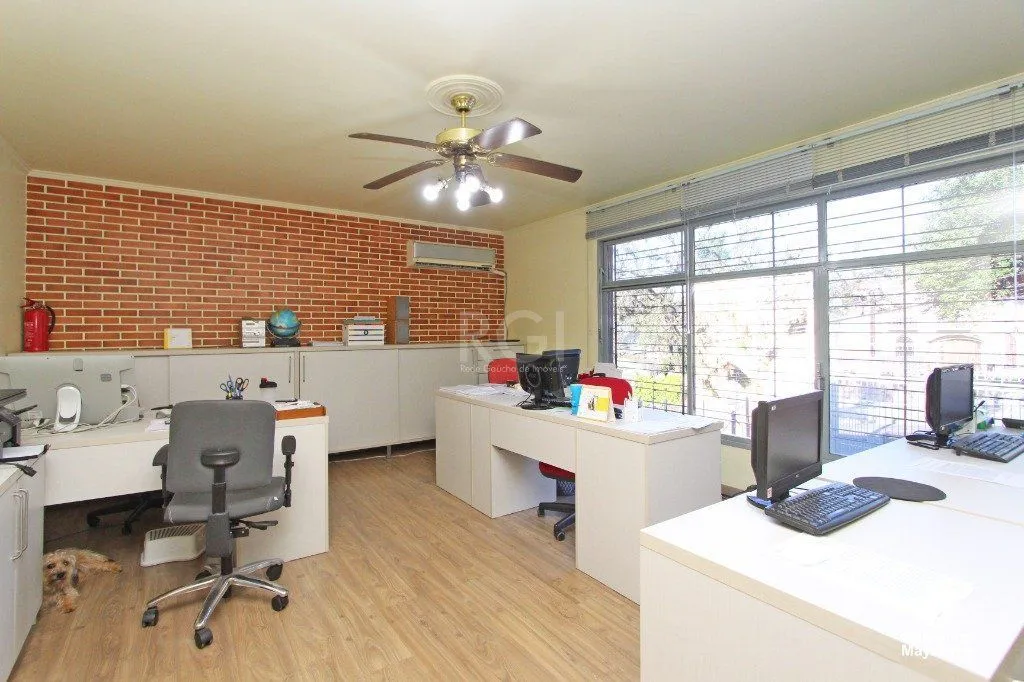 Imagem Casa para Venda - 500m², 5 dormitórios, sendo 2 suites, 5 vagas - Menino Deus