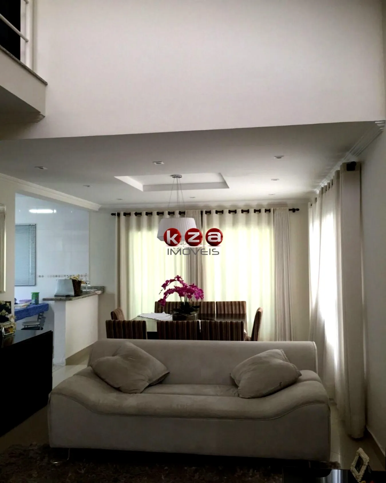 Imagem Casa de luxo em condomínio: 4 quartos, 3 suítes, 2 salas e 230m² em Valinhos-SP. Venha conferir!