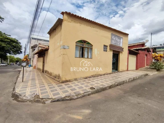 Imagem Casa à venda no centro - Igarapé/MG.