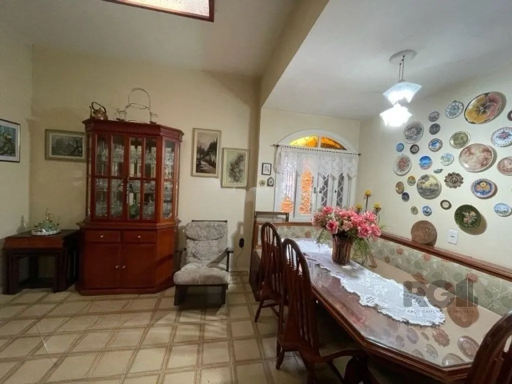 Imagem Casa 4 dormitórios no bairro Santa Tereza