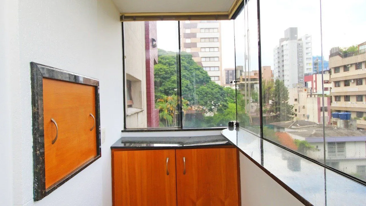 Imagem Apartamento de dois dormitórios e uma vaga de garagem na Rua Marcelo Gama, bairro Auxiliadora em Porto Alegre.