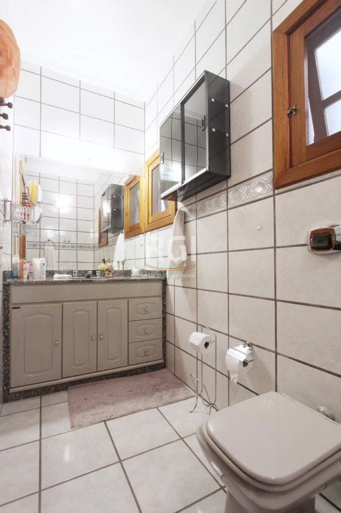 Imagem Casa para Venda - 250m², 3 dormitórios, sendo 1 suites, Teresópolis