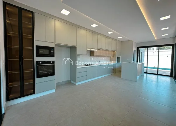 Imagem Maravilhosa casa térrea, acabamento de primeira, com 4 suítes todas com armários e ar condicionad...