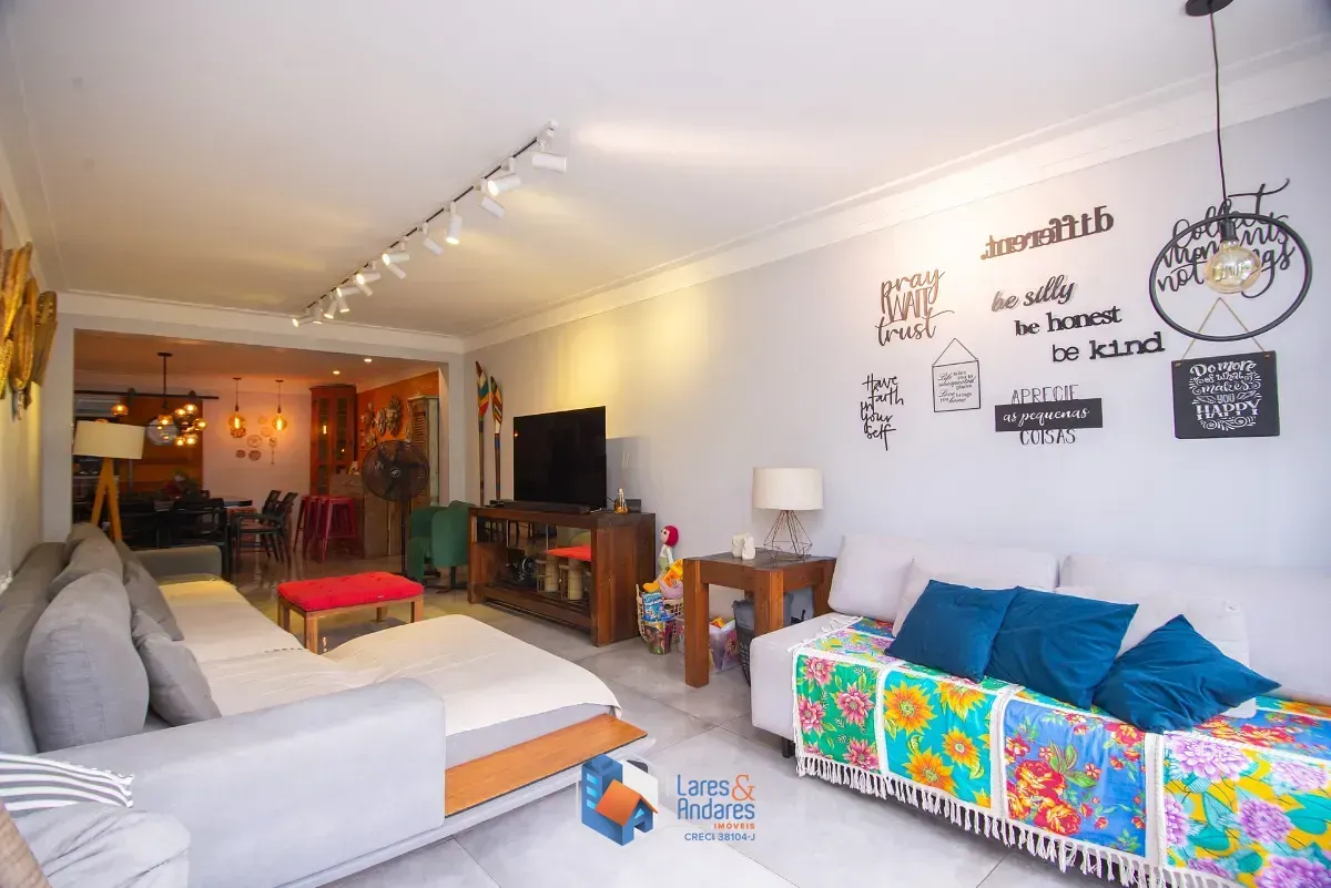 Foto do imóvel Casa para venda em Jardim da Glória com 4 quartos, sendo 4 suítes, 250m² em Rua Mariz e Barros