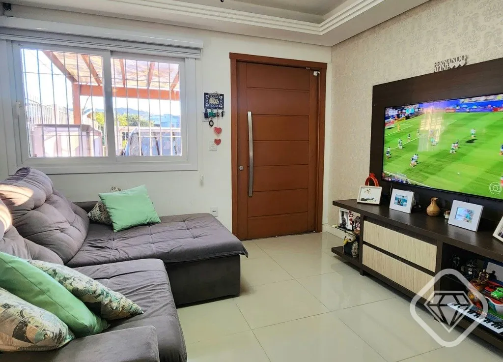 Imagem Casa semimobiliada em frente a uma linda praça no bairro Hípica, com ambientes amplos, excelente d...