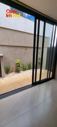 Imagem Luxuosa Casa em Condomínio à venda em Ribeirão Preto-SP, no Alphaville: 4 quartos, 4 suítes, 2 salas, 7 banheiros, 4 vagas de garagem, 498m² - Com Cinema Anfiteatro!