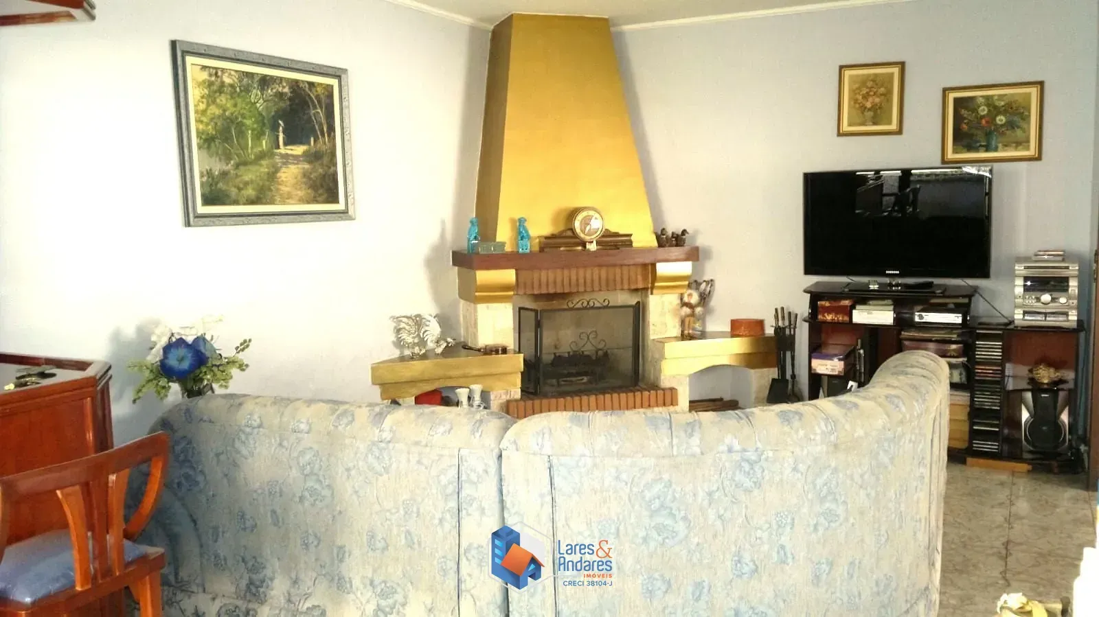 Imagem CASA À VENDA, COM 296M² COM 6 AMPLOS DORMS, COM 2 SUÍTES, 4 SALAS, COZINHA COM PLANEJADOS, CHURRASQUEIRA E 8 VAGAS - TREMEMBÉ - SP