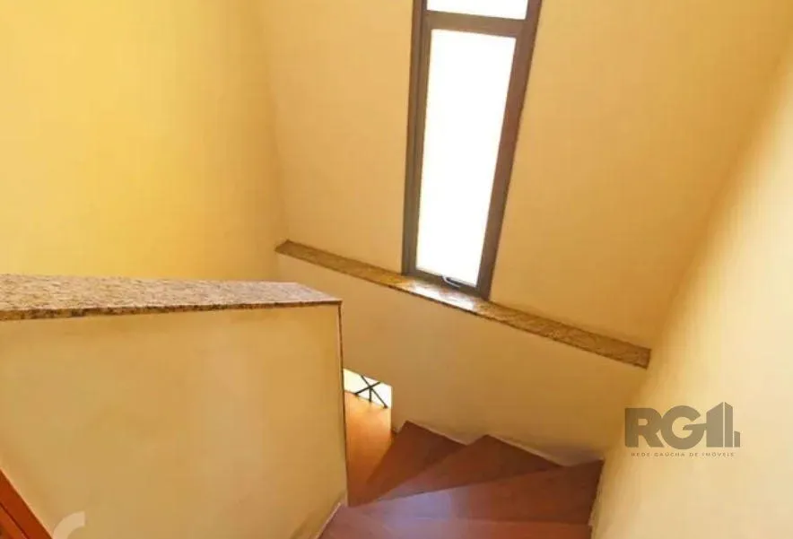 Imagem Casa sobrado no Partenon de 5 dormitórios