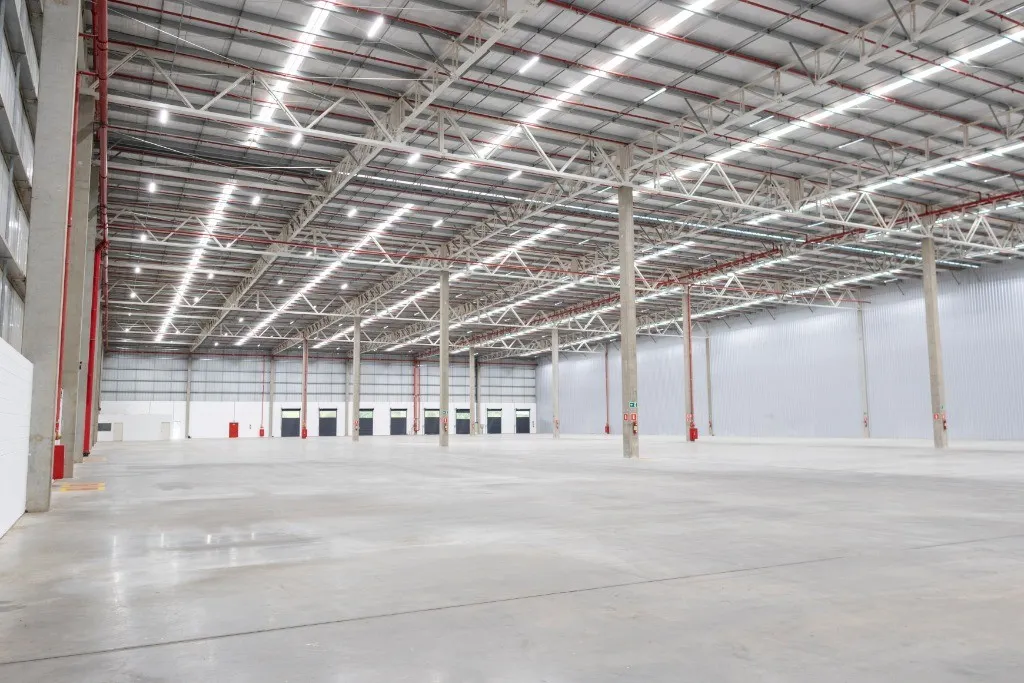 Imagem Galpão logístico Comercial para Locação em Extrema-MG: Centro, 12 Vagas, 2.929,21 m² de Área.