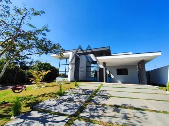 Imagem Casa Mobiliada com 3 suítes e Piscina Aquecida - Ninho Verde I