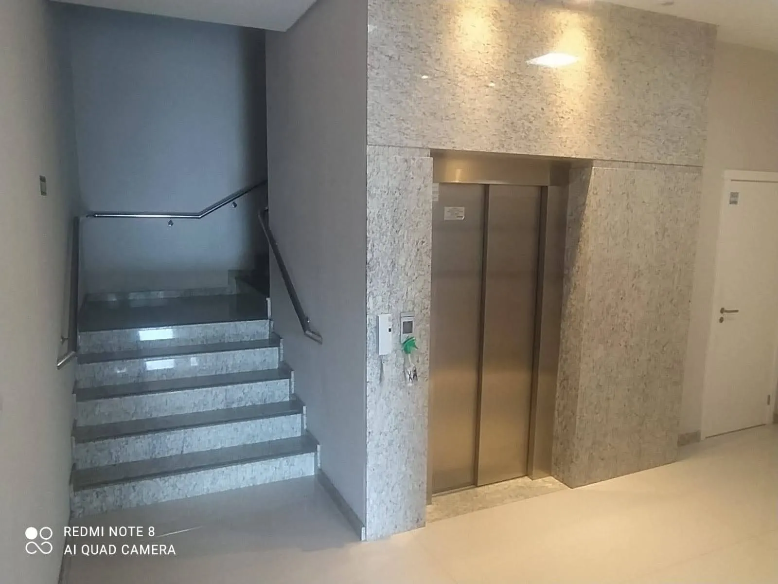 Imagem Sala comercial à venda em Três Cachoeiras, Centro, 30m2