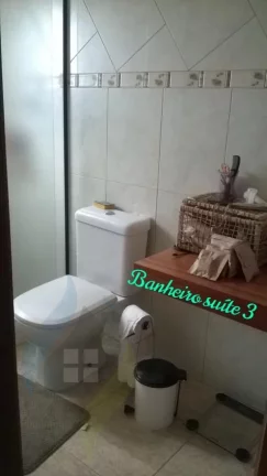 Imagem Sobrado com 3 dormitórios sendo 3 suítes, 5 banheiros, 2 vagas, com 223m² em Santo André