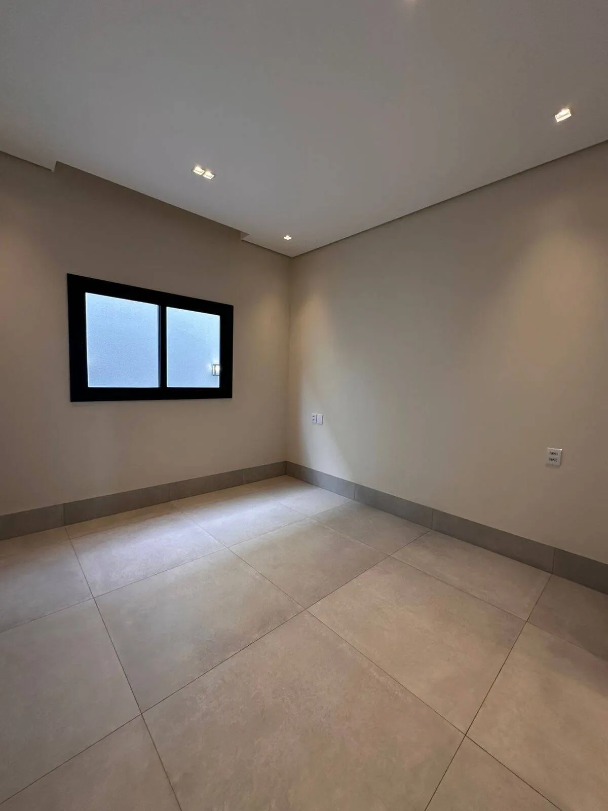 Imagem Casa três suítes Condomínio Belvedere 2