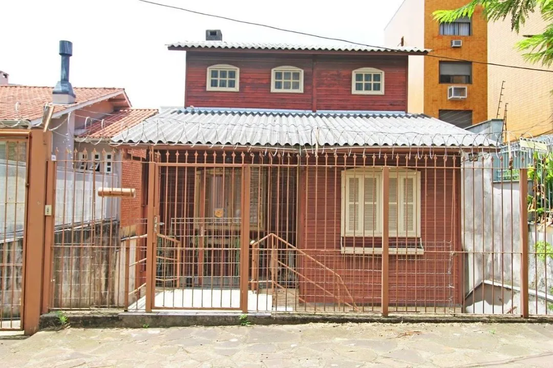 Imagem Casa/terreno c/ 3 dorm no Bairro Petrópolis em Porto Alegre