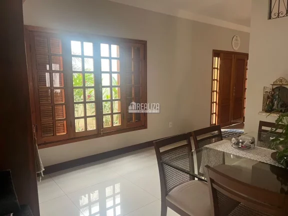 Imagem Casa à venda no bairro Fabrício, em Uberaba - 3 dormitórios, piscina e varanda!