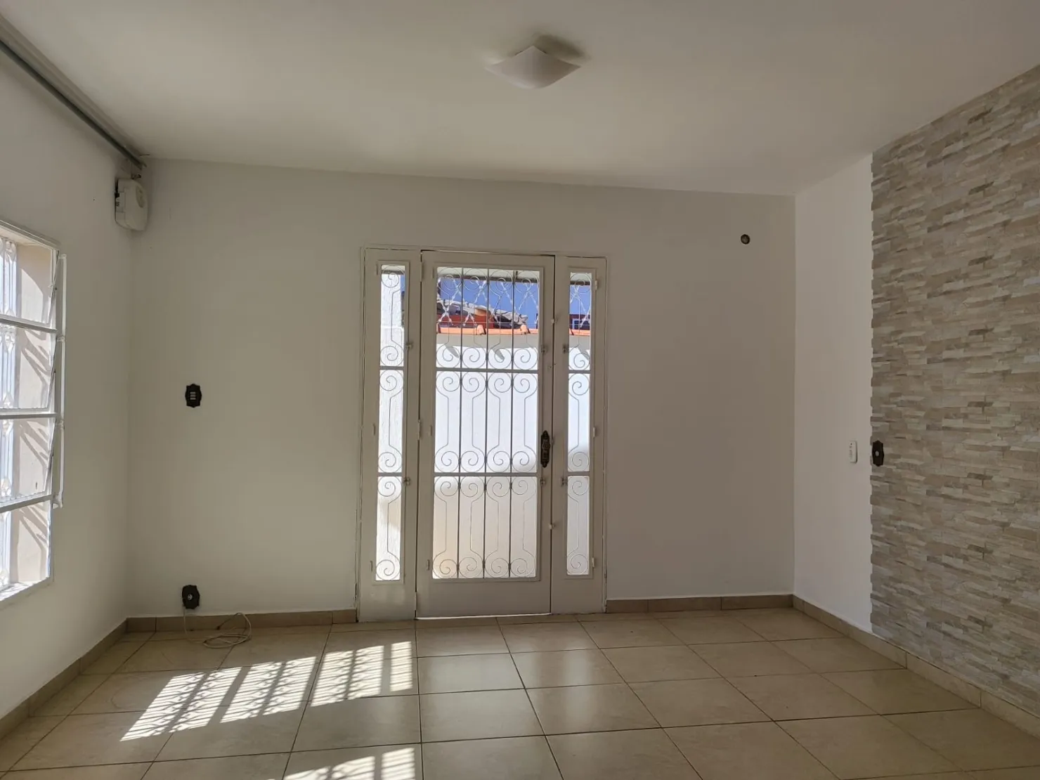 Imagem Casa à venda 3 Quartos, 1 Suite, 4 Vagas, 300M², Aterrado, Tremembé - SP
