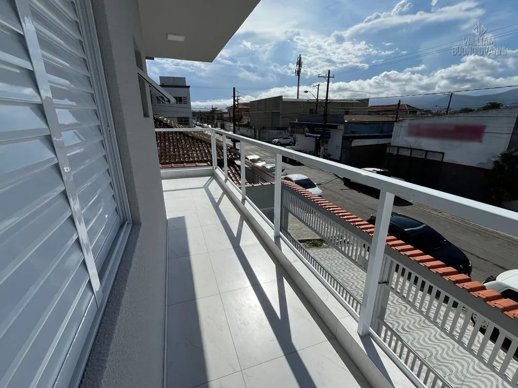 Imagem Casa de condomínio na Vila Tupi, 2 Dormitórios com Suíte! Sobreposta com Sacada!
