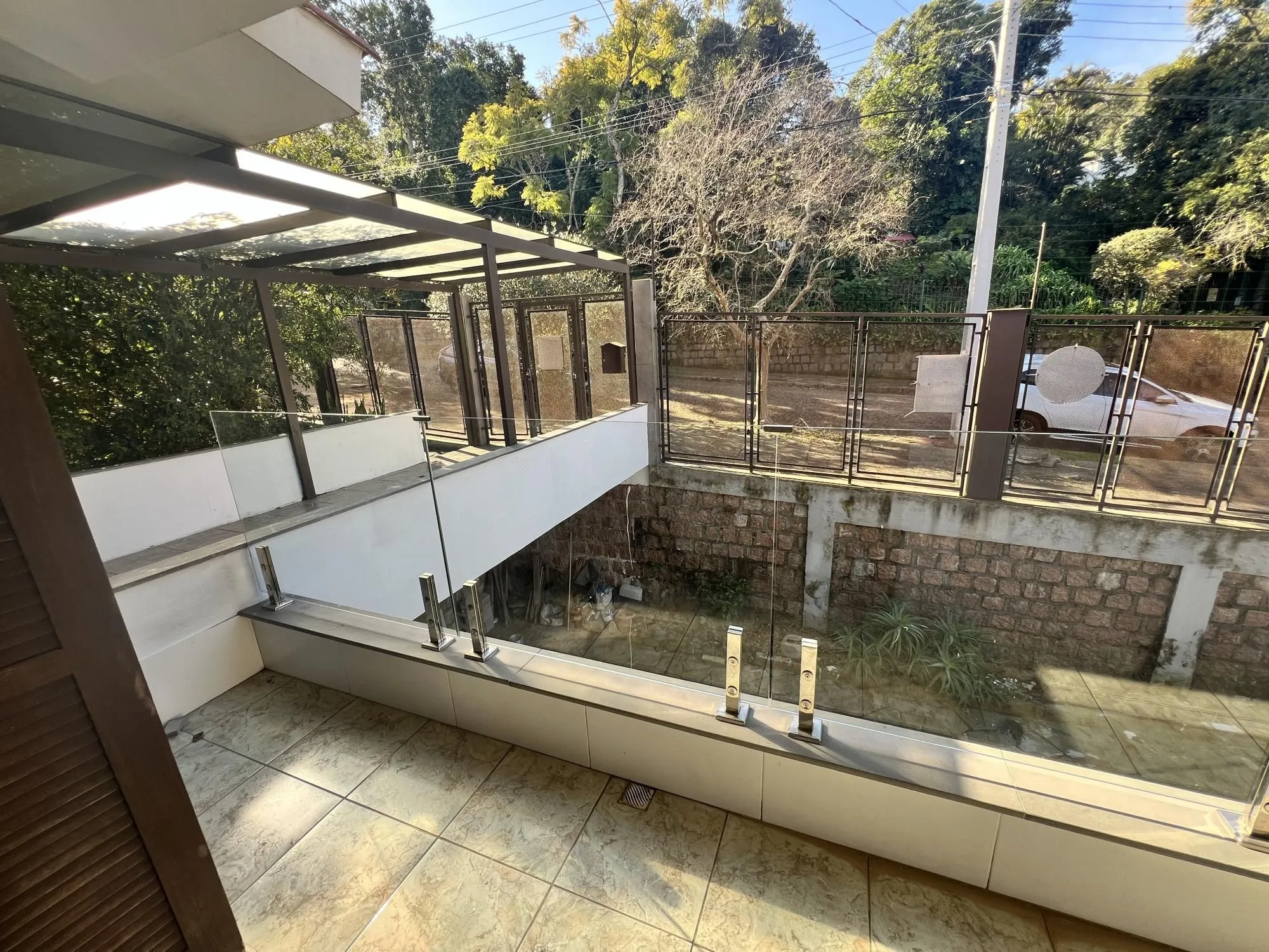 Imagem Belíssima casa no Bairro Tristeza com 645m²
