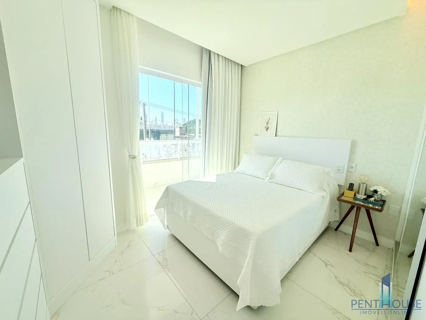 Imagem Apartamento com Terraço para Venda em Camboriú, São Francisco de Assis, 3 dormitórios, 3 suítes, 4 banheiros, 1 vaga