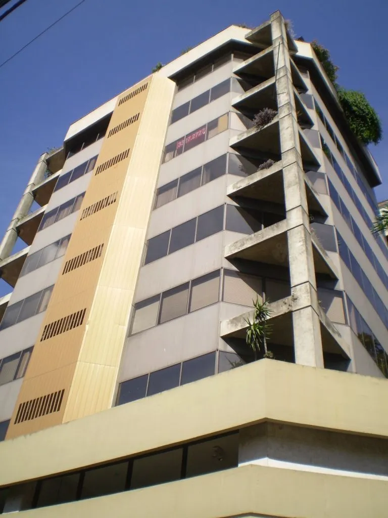 Imagem MÁFFER IMÓVEIS ALUGA SALA COMERCIAL NO CORAÇÃO DO MOINHOS DE VENTO Sala comercial com 205m² de área privativa, 3 VAGAS DE GARAGEM.